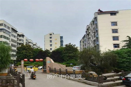 弘盛华庭3室2厅2卫72万109m2出售